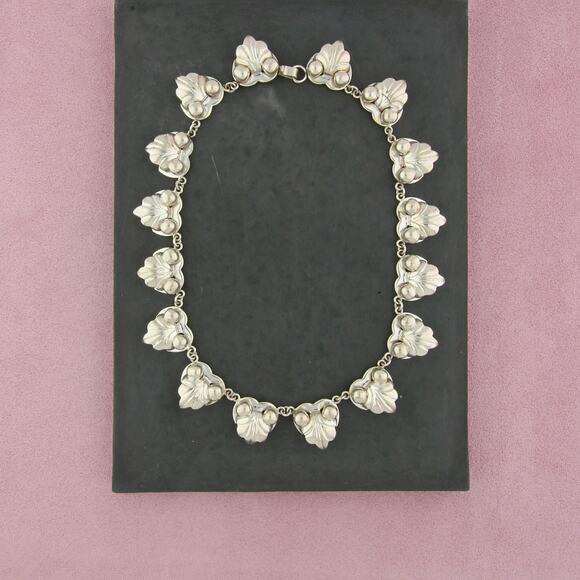 Sterling Jewelry - sterling silver vintage mexico beaded shell link collar necklace size 15.5in